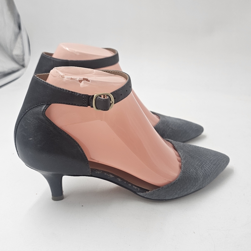 Clarks Artisan Sage Glamor Navy Blue D'Orsay Kitten Heels Size 6 - Picture 9 of 14